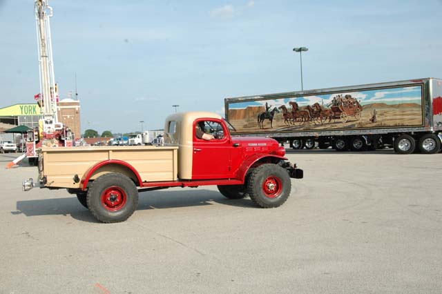 Pocas estampas más americanas que la típica pick up de los años 50, como este Power Wagon.